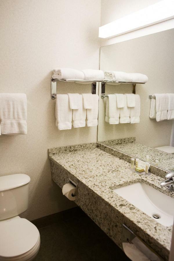 Hotel Super 8 By Wyndham Port Elgin Esterno foto
